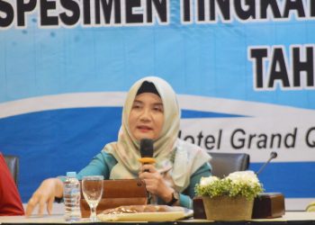 Plt Kepala Dinas Kesehatan, Provinsi Gorontalo, Yana Yanti Suleman saat memberikan arahan di kegiatan Monitoring Evaluasi Pemeriksaan TCM dan Sistem Transportasi Spesimen Tingkat Provinsi Gorontalo, di Hotel Grand Q, Kota Gorontalo, Kamis (16/2/2023). (Foto: Putra/Gopos)