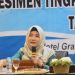 Plt Kepala Dinas Kesehatan, Provinsi Gorontalo, Yana Yanti Suleman saat memberikan arahan di kegiatan Monitoring Evaluasi Pemeriksaan TCM dan Sistem Transportasi Spesimen Tingkat Provinsi Gorontalo, di Hotel Grand Q, Kota Gorontalo, Kamis (16/2/2023). (Foto: Putra/Gopos)