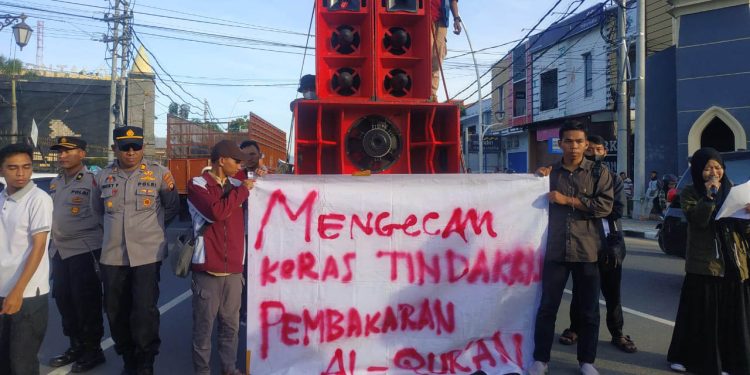 Demonstrasi memprotes aksi pembakaran Alquran oleh politisi Swedia