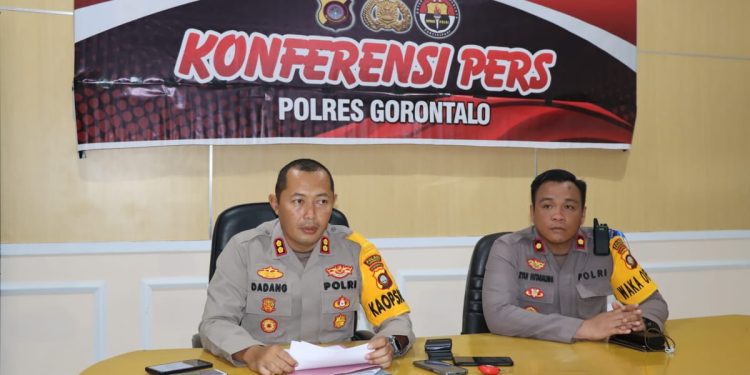 Polres Gorontalo Kota menggelar konferensi pers, Jumat (17/2/2023). (Foto: Humas)