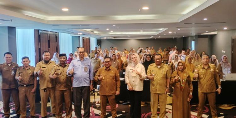 Penguatan Kapasitas Teknis Sumber Daya Aparatur Kelurahan dan Kecamatan Se-Kota Gorontalo dalam Aplikasi Perencanaan yang akan digunakan Pada Tahun 2023 di Hotel Aston Kota Gorontalo, Selasa (14/2/2023). (Foto: Putra/Gopos)