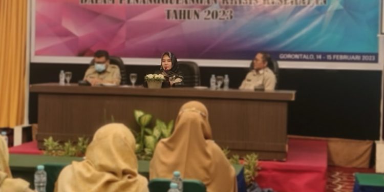 Plt Kepala Dinas Kesehatan Provinsi Gorontalo, Yana Yanti Suleman mengungkap pentingnya penanganan Pra dan Pasca Bencana dalam penanggulangan krisis kesehatan. (Foto: Putra/Gopos)