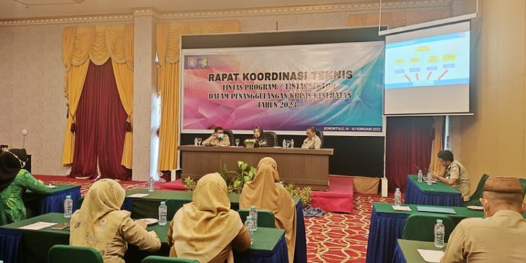 Dinas Kesehatan Provinsi Gorontalo membahas penanggulangan krisis kesehatan bersama lintas sektor Provinsi Gorontalo di Hotel Grand Q, Kota Gorontalo, Selasa (14/2/2023). (Foto: Putra/Gopos)