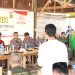 Kapolres Bone Bolango, AKBP Muhammad Alli beserta jajaran saat menemui dan bersilaturahmi dengan Pemerintah dan masyarakat di Desa Panggulo Barat, Kecamatan Botupingge pada kegiatan Jumat Curhat, Jumat (24/2/2023). (Foto Humas/Polres Bone Bolango)