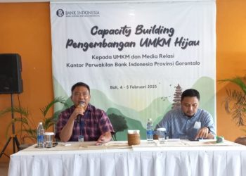 Kepala Perwakilan Bank Indonesia Gorontalo, Dian Nugraha (kiri) bersama Deputi Kepala Perwakilan BI Gorontalo, Ridwan Nurjamal, menyampaikan rencana kegiatan BI Gorontalo yang akan dilaksanakan pada triwulan I 2023. (hasan/gopos)