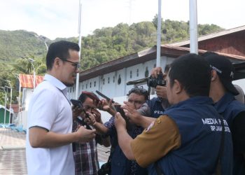 Kepala BPJS Ketenagakerjaan Cabang Gorontalo, Arif Budiman saat diwawancarai awak media, Senin (27/2/2023). (Foto Onal/Prokopim)
