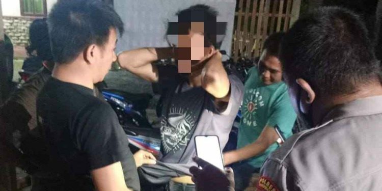 Penangkapan seorang pemuda asal Desa Popayato Barat yang diduga membawa narkoba jenis sabu. (istimewa)