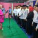 Wabup Merlan S. Uloli saat melantik pengurus Lembaga Pemberdayaan Masyarakat (LPM) di Perayaan HUT Kelurahan Pauwo ke 167, Sabtu (4/2/2023) malam. (Foto Indra/Gopos)