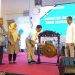 Kepala Perwakilan Bank Indonesia Provinsi Gorontalo, Dian Nugraha, memukul gong  menandai dimulainya BI Goes to campus di Aula UNG, Kamis (16/2/2023).(hasan/gopos)