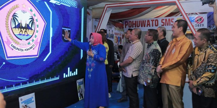 Wakil Bupati Pohuwato, Suharsi Igirisa, Melaunching Pameran Pohuwato expo tahun 2023, berlangsung di Wisata Pohon Cinta, Senin 20/02/2023 (Istimewa)