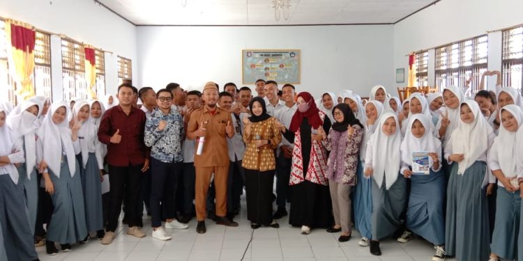 Sosialisasi penerimaan mahasiswa baru UNBTIA Gorontalo di SMA 1 Bone Pantai, Selasa (31/1/2023) (istimewa)