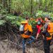 Petugas Basarnas Gorontalo melakukan pencarian terhadap korban di hutan bakau, Jumat (3/2/2023) (istimewa)
