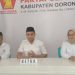 Ketua DPC Gerindra Kabupaten Gorontalo, Tomy Ishak (tengah) memberikan keterangan mengenai penguatan kader partai gerindra, Senin (6/2/2023) di Kantor DPC Gerindra Kabupaten Gorontalo (muhajir/gopos)
