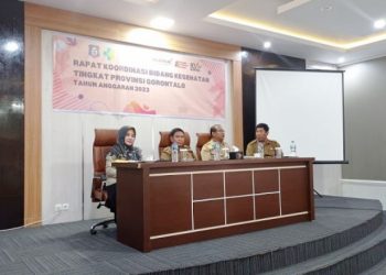 Penjabat Sekda Provinsi Gorontalo Syukri J. Botutihe membuka Rakor Bidang Kesehatan.