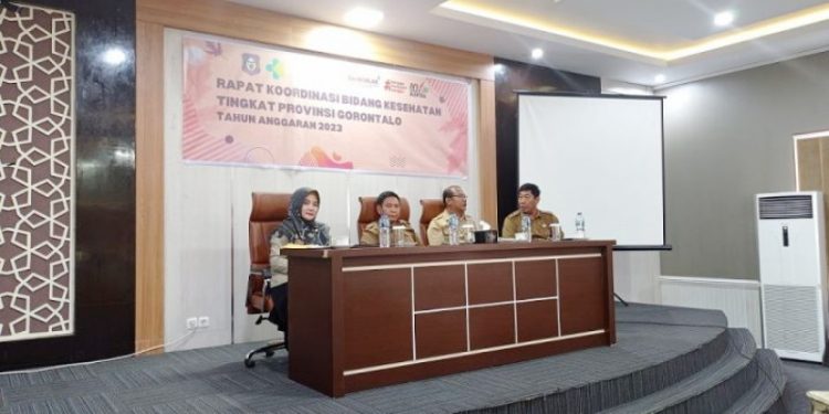 Penjabat Sekda Provinsi Gorontalo Syukri J. Botutihe membuka Rakor Bidang Kesehatan.
