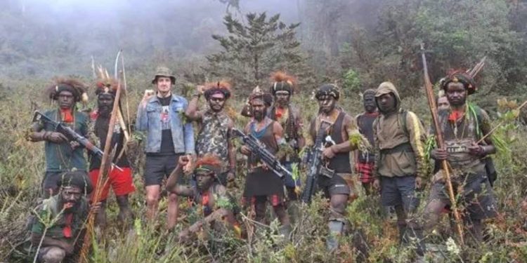 Kondisi pilot Susi Air asal Selandia Baru, Philip Mark Merthens saat menjadi korban sandera TPNPB-OPM. (Sebby Sambom/suara)