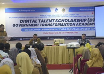 Sekertaris Daerah Kota Gorontalo, Ismail Madjid membuka kegiatan Government Transformation Academy, Kota Gorontalo, Tahun 2023, Senin (13/3/2023). (Foto: Humas)