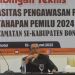 Rahmat Mohi selaku pemateri saat Bimbingan Teknis Peningkatan Kapasitas pengawasan pencegahan pada tahapan pemilu tahun 2024 di Hotel Damhil, Kota Gorontalo, Rabu (16/3/2023). (Foto: Putra/Gopos)