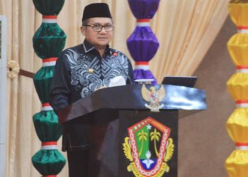 Wali Kota Gorontalo, Marten Taha saat memberikan arahan dalam rapat paripurna dalam rangka HUT Kota Gorontalo ke-295 di DRPD Kota Gorontalo, Ahad (19/3/2023).