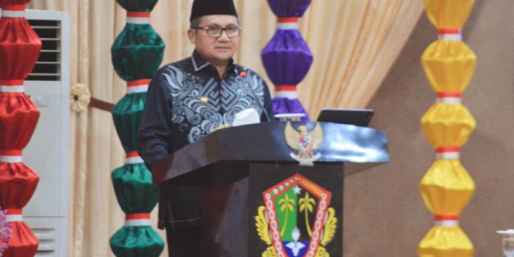 Wali Kota Gorontalo, Marten Taha saat memberikan arahan dalam rapat paripurna dalam rangka HUT Kota Gorontalo ke-295 di DRPD Kota Gorontalo, Ahad (19/3/2023).