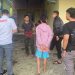 Team Resmob Otanaha Polda Gorontalo berhasil mengamankan seorang pemuda yang melakukan kasus pemerkosaan terhadap anak dibawah umur. AP alias Ardin (22) (tengah baju pink).