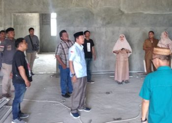 Anggota DPRD Kabupaten Bone Bolango Daerah Pemilihan (Dapil) 2 melakukan reses untuk meninjau sejumlah progres pembangunan proyek, Selasa (21/3/2023). (Foto: Istimewa)