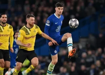 Gelandang Chelsea asal Jerman Kai Havertz (kanan) mengontrol bola selama pertandingan leg kedua babak 16 besar Liga Champions antara Chelsea vs Borrusia Dortmund di Stamford Bridge di London pada 7 Maret 2023. Glyn KIRK / IKIMAGES / AFP