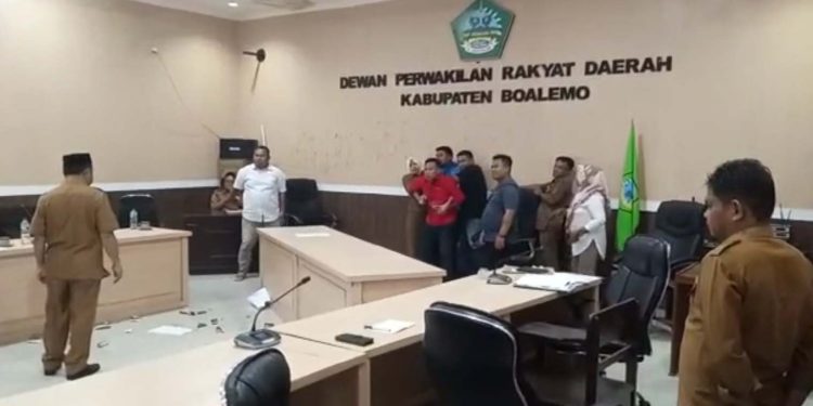 Aleg DPRD Boalemo mengamuk