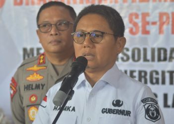 Pj Gubernur Gorontalo, Hamka Hendra Noer saat diwawancarai usai di kegiatan apel tiga pilar di Grand Sumber Ria, kota Gorontalo pada, Kamis (9/3/2023). (Foto: Putra/Gopos)