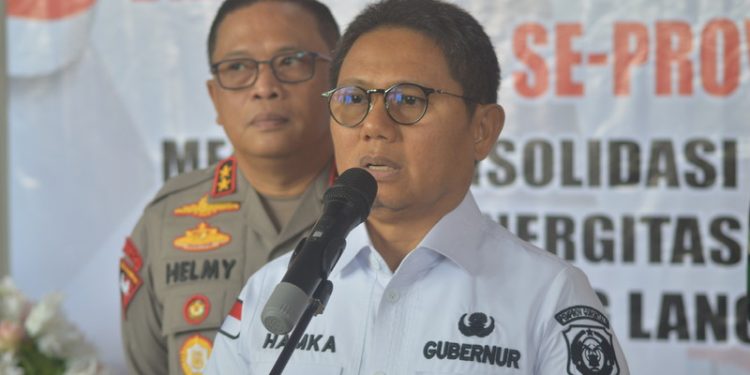 Pj Gubernur Gorontalo, Hamka Hendra Noer saat diwawancarai usai di kegiatan apel tiga pilar di Grand Sumber Ria, kota Gorontalo pada, Kamis (9/3/2023). (Foto: Putra/Gopos)