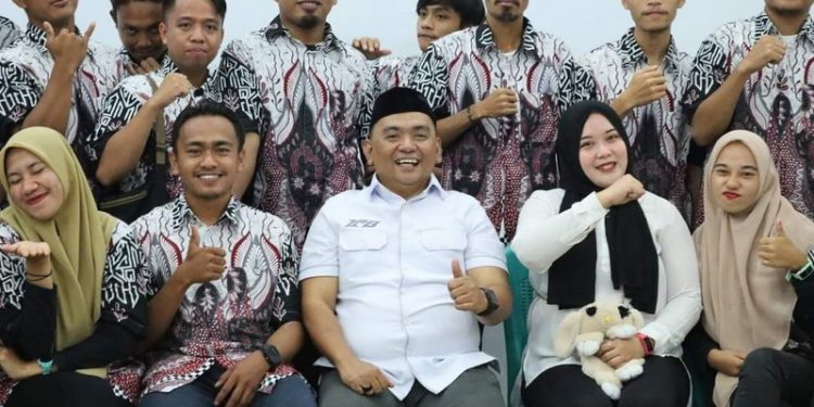 Wakil Ketua DPRD Bone Bolango, Zainuddin Pedro Bau saat menghadiri kegiatan HUT Desa Timbuolo Timur.