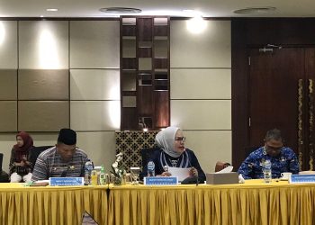 Wabup Merlan S. Uloli saat menghadiri High Level Meeting Tim Pengendali Inflasi Daerah (TPID) Provinsi Gorontalo tahun 2023 di Ruang Pertemuan Kantor Perwakilan Bank Indonesia Provinsi Gorontalo, Jumat (17/3/2023). (Foto Amalia/Diskominfo)