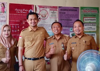 Wakil Walikota Gorontalo, Ryan F. Kono melakukan peninjauan terkait layanan KB gratis dalam rangka Hari Ulang Tahun Kota Gorontalo ke-295 Tahun di Puskesmas Kota Tengah Gorontalo, Selasa (14/03/2023). (Foto/NitaMgUNG/gopos)