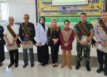Rembuk Stunting Tingkat Kabupaten Gorontalo Tahun 2023 sekaligus Mengukuhkan Bapak Asuh Anak Stunting, di Ball Room Gemilang Dinas Kesehatan Kab. Gorontalo Kamis (16/3/2023) (Foto: Humas)