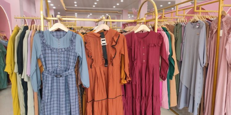 Deas Collection kini hadir di Gorontalo. Toko yang beralamatkan di Kelurahan Limba U2, Kota Selatan, Kota Gorontalo kini resmi beroperasi, Sabtu (18/3/2023).