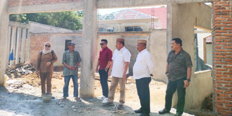 Reses anggota DPRD Dapil 1 beberapa waktu lalu yakni Selasa (21/3/2023) terkait pembangunan Proyek Sauna dan Food Court di Desa Lombongo. (Foto: Putra//Gopos)