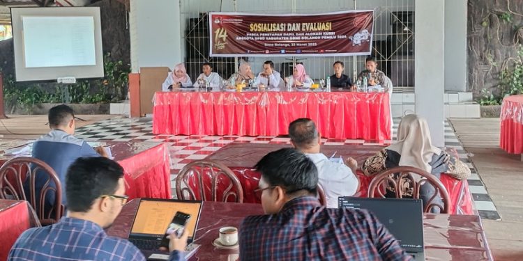 Sosialisasi dan Evaluasi pasca penetapan dapil dan alokasi kursi anggota DPRD Kabupaten Bone Bolango oleh KPU Kabupaten Bone Bolango di Rumah Makan Meranti, Rabu (22/3/2023). (Foto: Putra/Gopos)
