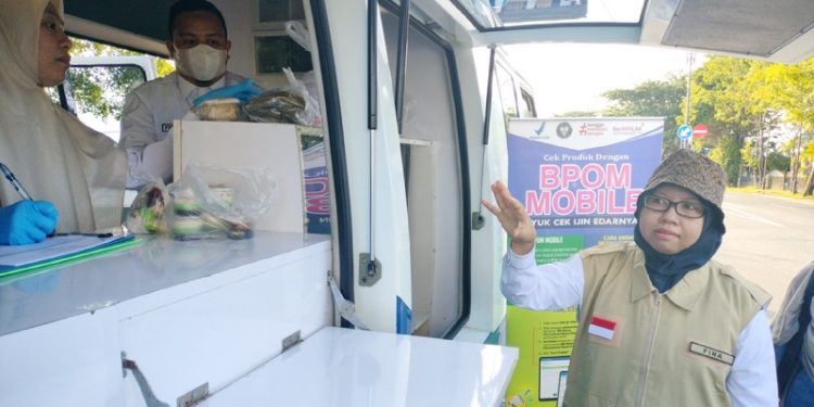 Takjil di seputaran center poin Kabupaten Bone Bolango dijamin aman oleh Balai Pengawasan Obat dan Makanan (BPOM) Gorontalo, Kamis (23/3/2023). (Foto: Putra/Gopos)