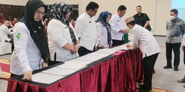 Dinas Kesehatan Provinsi Gorontalo melaksanakan Penandatanganan Perjanjian Kinerja (PK) dan Pakta Integritas (PI) Tahun Anggaran 2023 di Hotel Damhil Kota Gorontalo, Jumat (31/03/2023). (Foto: putra/Gopos)
