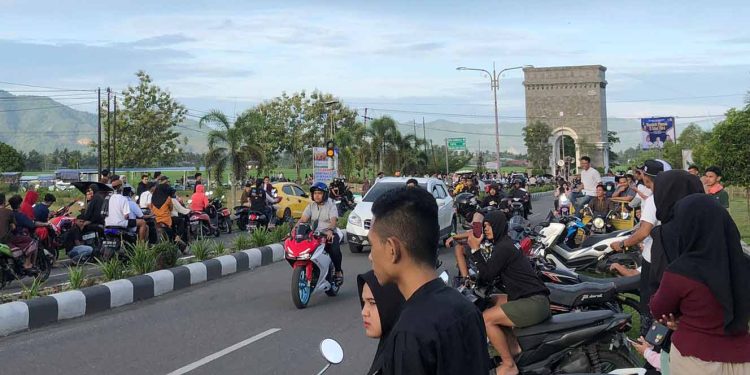 Suasana pagi di Center Point Bone saat awal ramadan 1444 H. (dela/gopos)