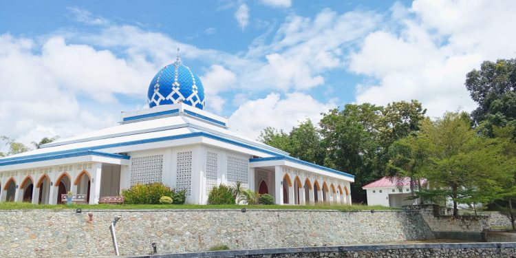Tampak tampilan depan Masjid Baitul Haq Islamic Center Bone Bolango. (Foto Fauzi/Magang Diskominfo)