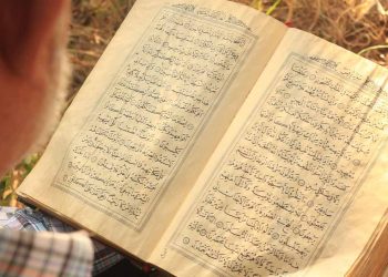 Ilustrasi membaca Alquran (Gambar oleh alihaydargulec0 dari Pixabay)
