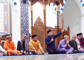 Prosesi Adat Mo Tenggeyamo Pemerintah Kabupaten Bone Bolango dalam rangka penentuan 1 Ramadan 1444 H yang digelar di Masjid Baitul Haq Islamic Center, Selasa (21/3/2023). (Foto Onal/Prokopim)
