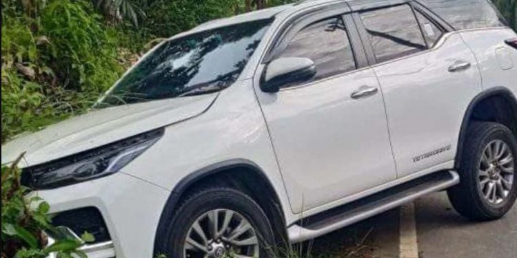 Mobil dinas Wabup Mukomuko, Bengkulu, Wasri, mengalami kecelakaan. (istimewa)