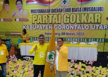 Ketua DPD II Partai Golkar Gorut, Thariq Modanggu, dan Hamzah Sidiq