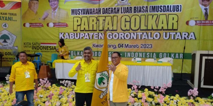 Ketua DPD II Partai Golkar Gorut, Thariq Modanggu, dan Hamzah Sidiq