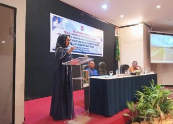 Wabup Merlan S. Uloli saat membuka Pelatihan Teknis Pemuktahiran Data Pensasaran Percepatan Kemiskinan Ekstrim ke Dalam Sistem Kemiskinan Desa, Pemetaan dan Analisis Kemiskinan Desa, di Grand Q Hotel Kota Gorontalo, Sabtu (18/3/2023) malam. (Foto Fauzi/Magang Diskominfo)