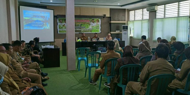 Bupati Gorontalo Menghadiri Persiapan Agenda World Coconut Day 2023 Dikabupaten Gorontalo serta Pembentukan Panitianya Di Ruang Mopomulo Dinas Pertanian Kabupaten Gorontalo Selasa (7/3/2023) (Foto: Humas)
