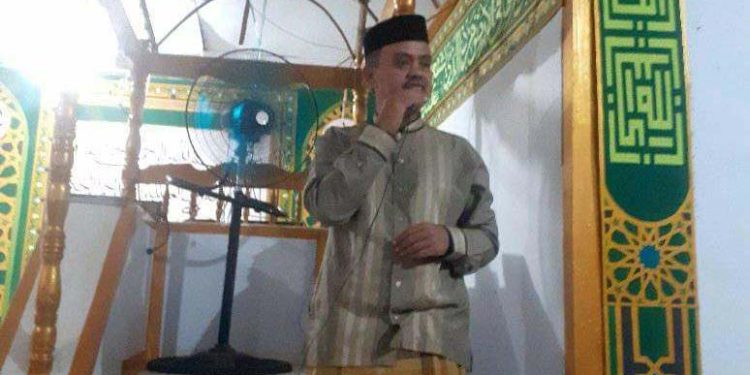 Sekretaris Daerah (Sekda) Pohuwato, Iskandar Datau, memberikan sambutan pada safari Ramadan, Selasa 28/03/2023.(Istimewa)