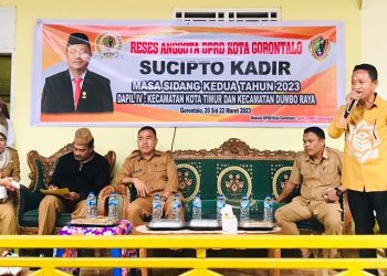 Anggota DPRD kota Gorontalo, Sucipto Kadir saat melakukan reses masa sidang dua tahun 2023. Senin (20/3/2023). Foto: Humas